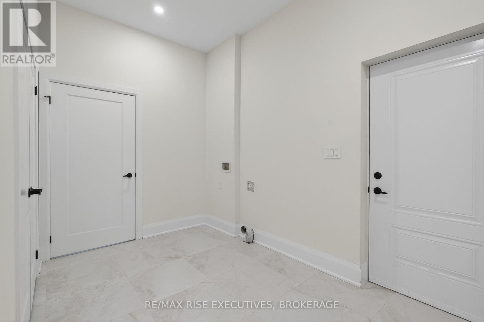 138 Hineman Street, Kingston, Ontario K7L 0G2 - Photo 22 - X12542176