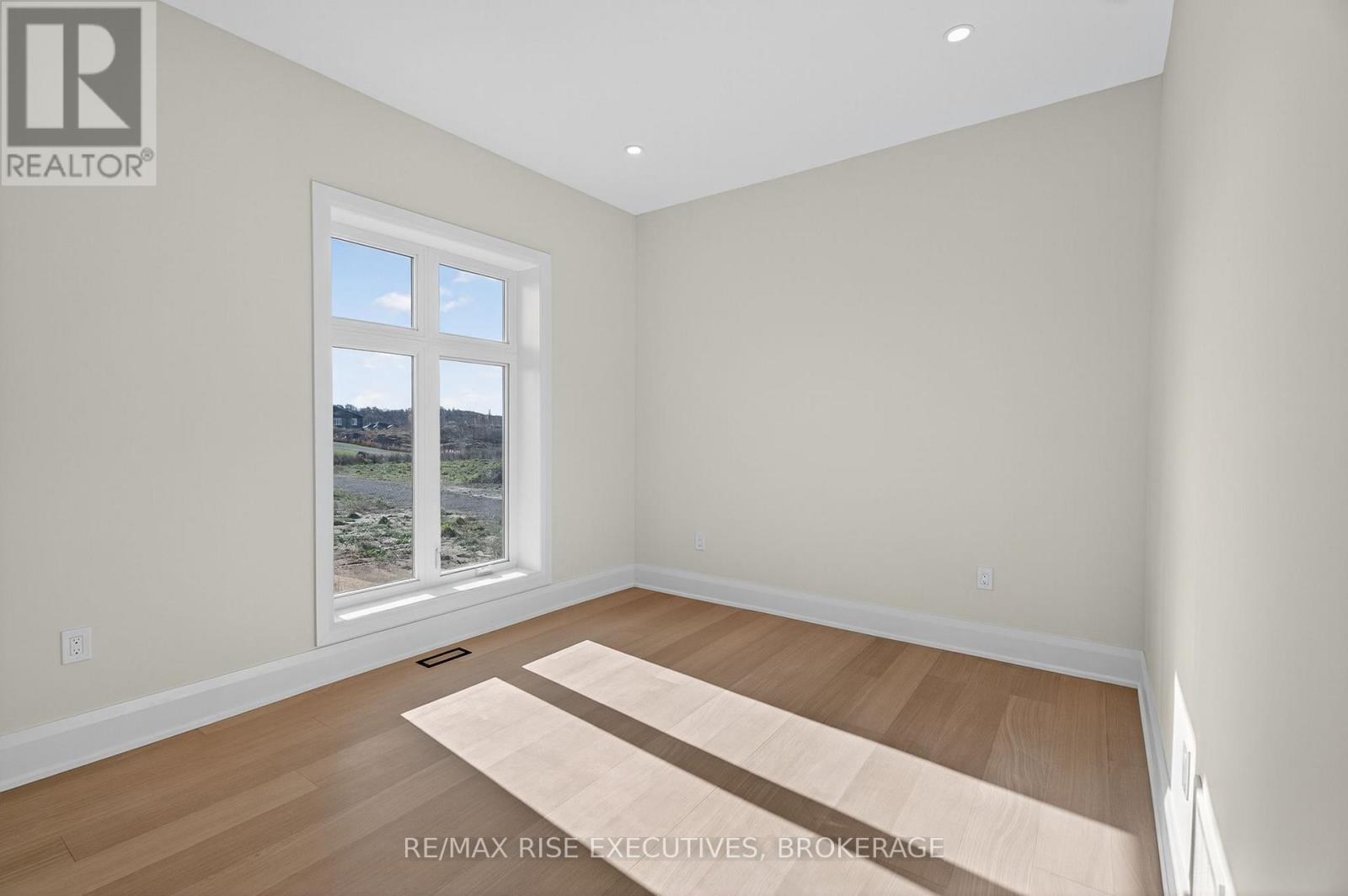 138 Hineman Street, Kingston, Ontario K7L 0G2 - Photo 24 - X12542176