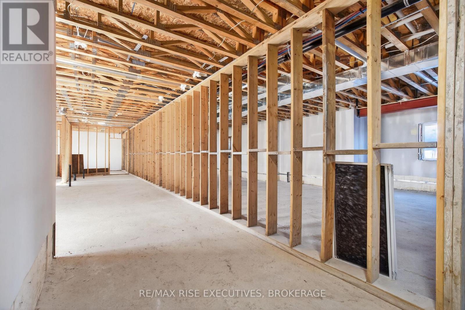 138 Hineman Street, Kingston, Ontario K7L 0G2 - Photo 32 - X12542176