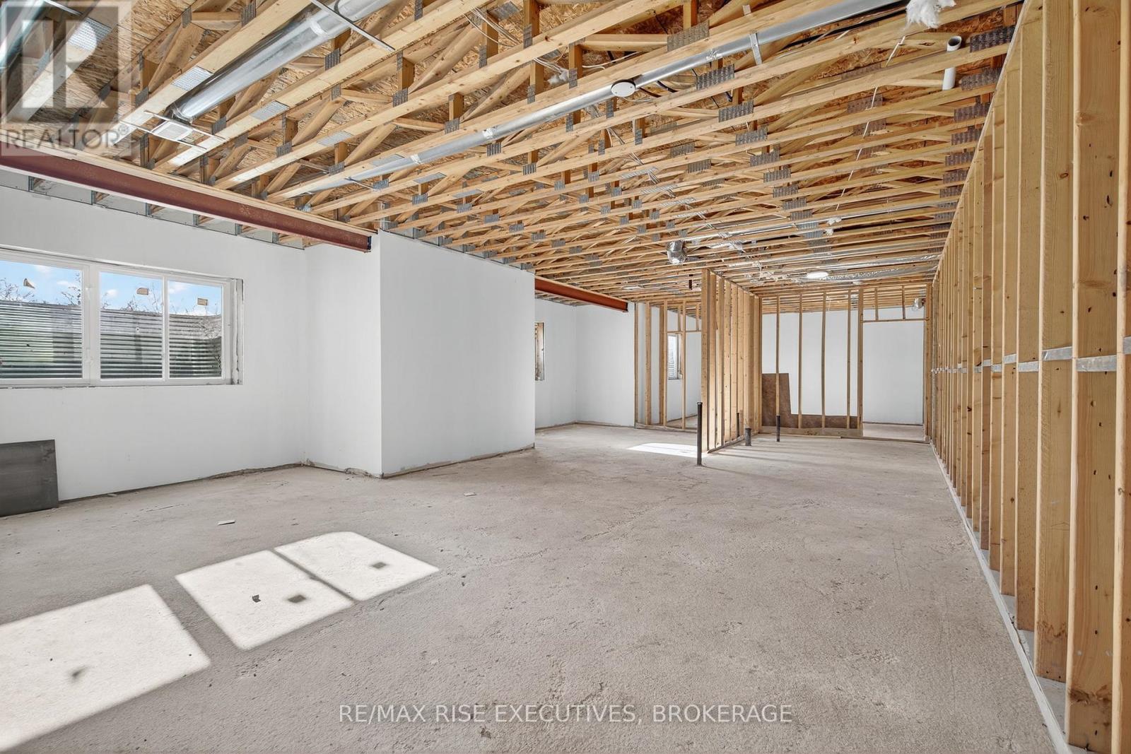 138 Hineman Street, Kingston, Ontario K7L 0G2 - Photo 33 - X12542176