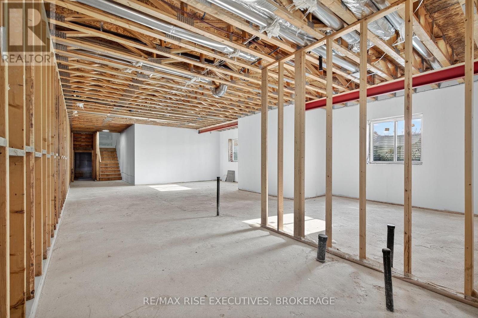 138 Hineman Street, Kingston, Ontario K7L 0G2 - Photo 34 - X12542176