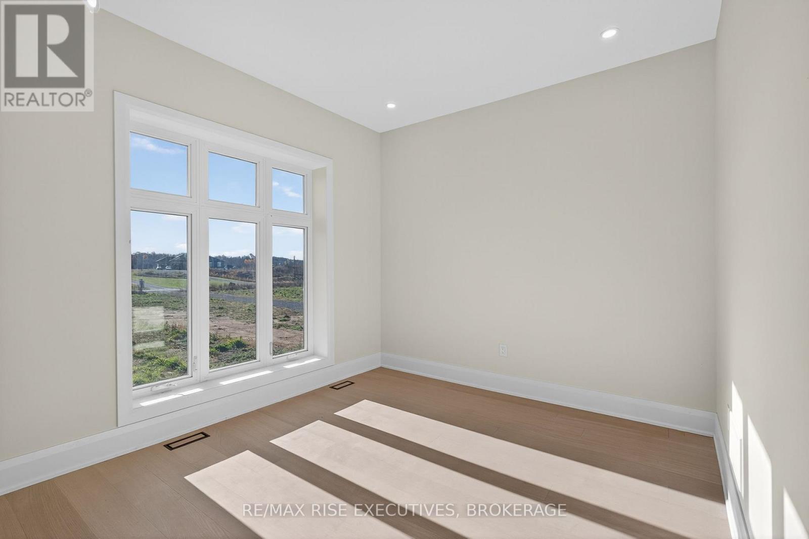 138 Hineman Street, Kingston, Ontario K7L 0G2 - Photo 5 - X12542176