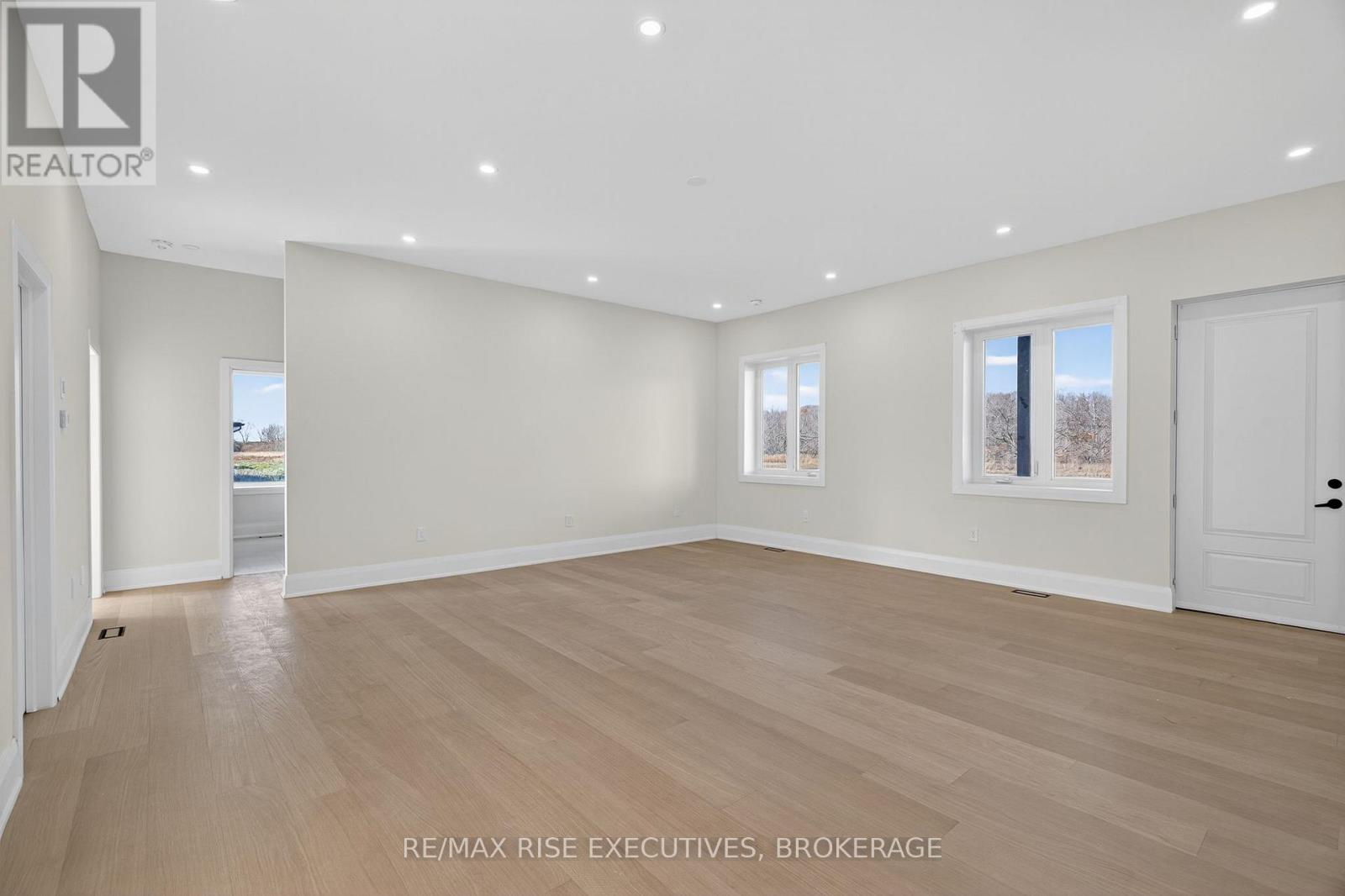 138 Hineman Street, Kingston, Ontario K7L 0G2 - Photo 6 - X12542176