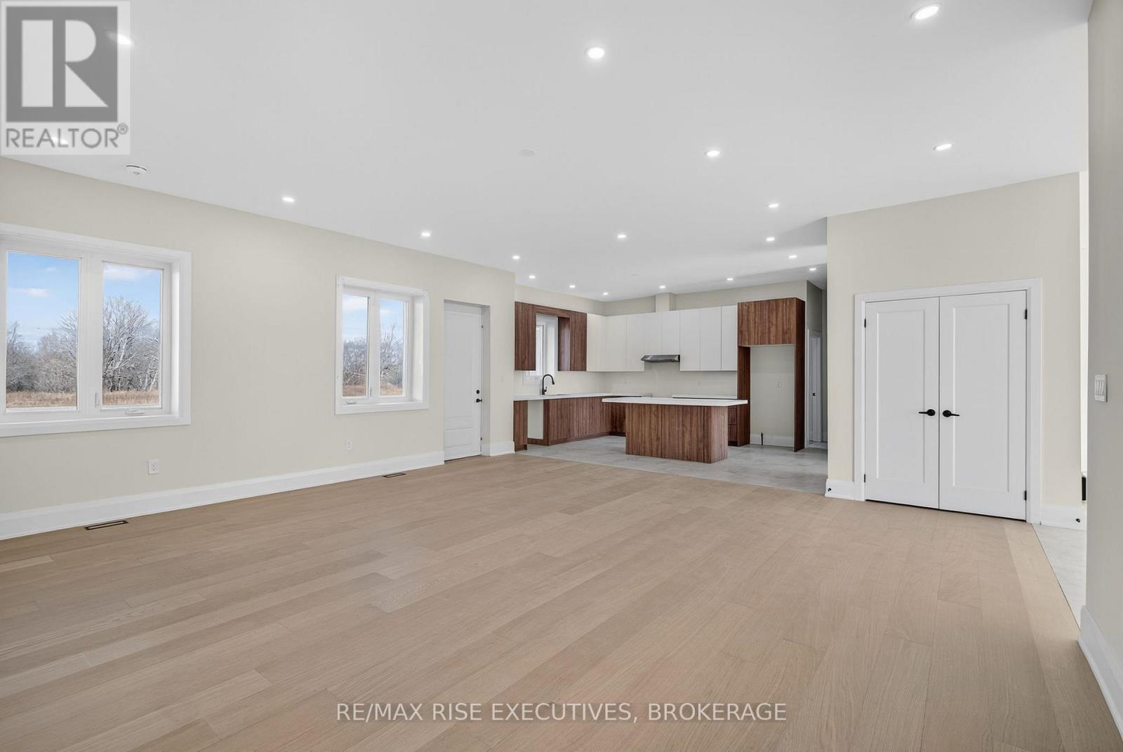 138 Hineman Street, Kingston, Ontario K7L 0G2 - Photo 8 - X12542176