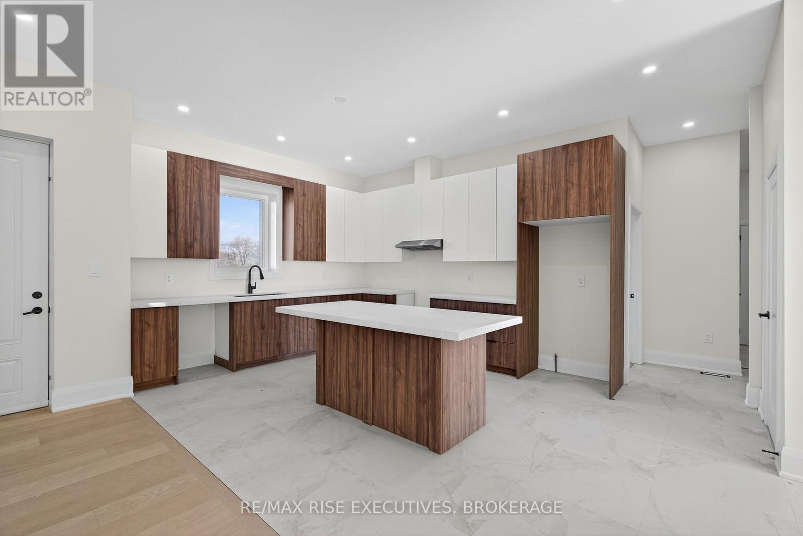 138 Hineman Street, Kingston, Ontario K7L 0G2 - Photo 9 - X12542176