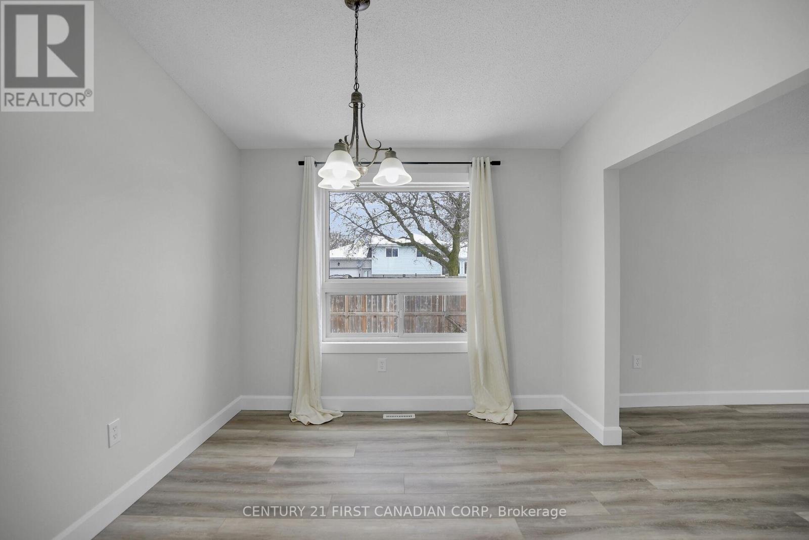 214 Portsmouth Crescent E, London East, Ontario  N5V 4C9 - Photo 10 - X12542294