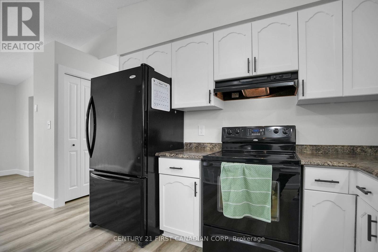 214 Portsmouth Crescent E, London East, Ontario  N5V 4C9 - Photo 14 - X12542294