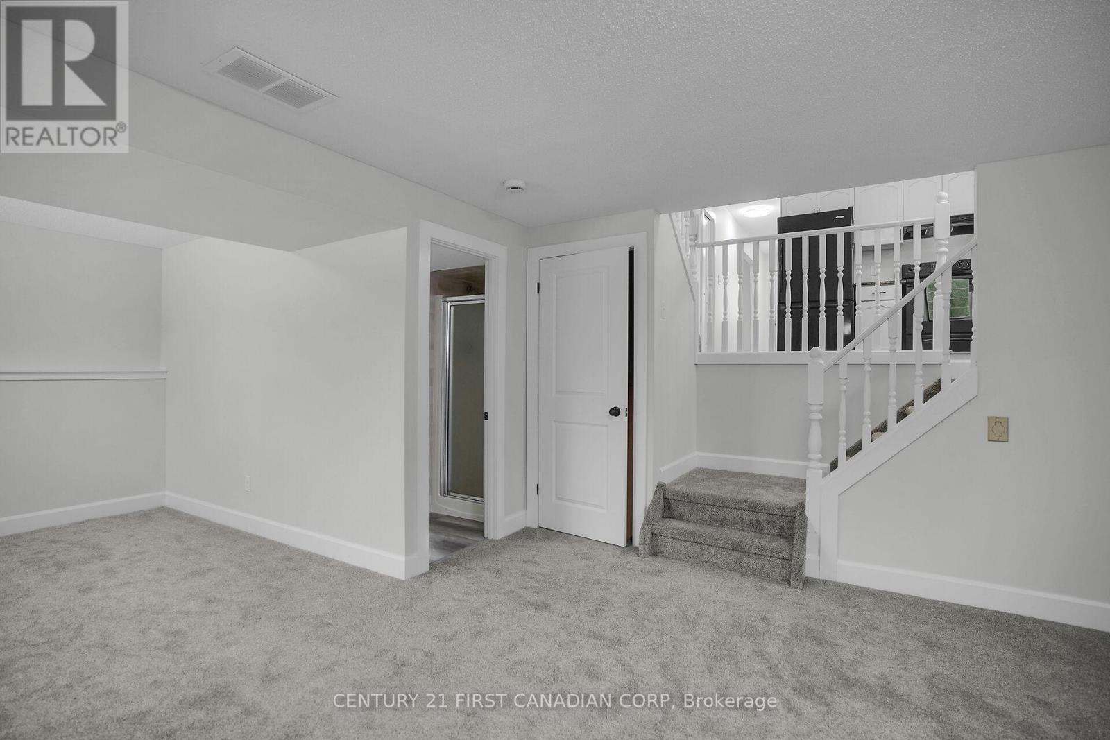 214 Portsmouth Crescent E, London East, Ontario  N5V 4C9 - Photo 15 - X12542294