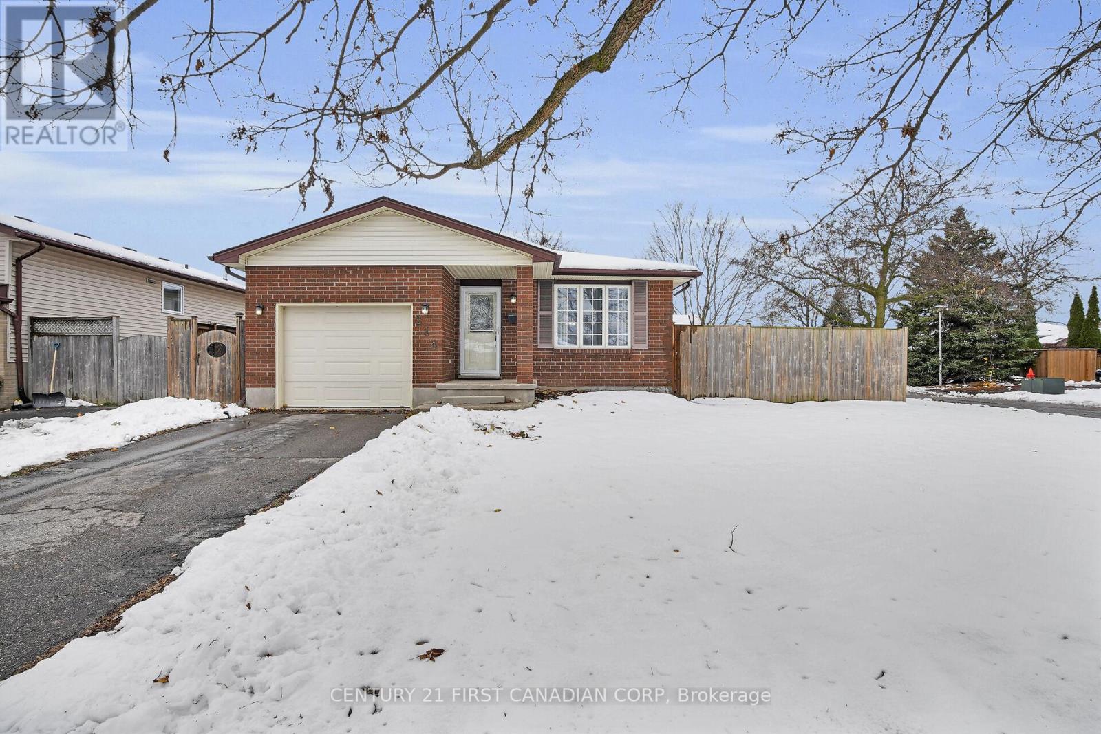 214 Portsmouth Crescent E, London East, Ontario  N5V 4C9 - Photo 2 - X12542294