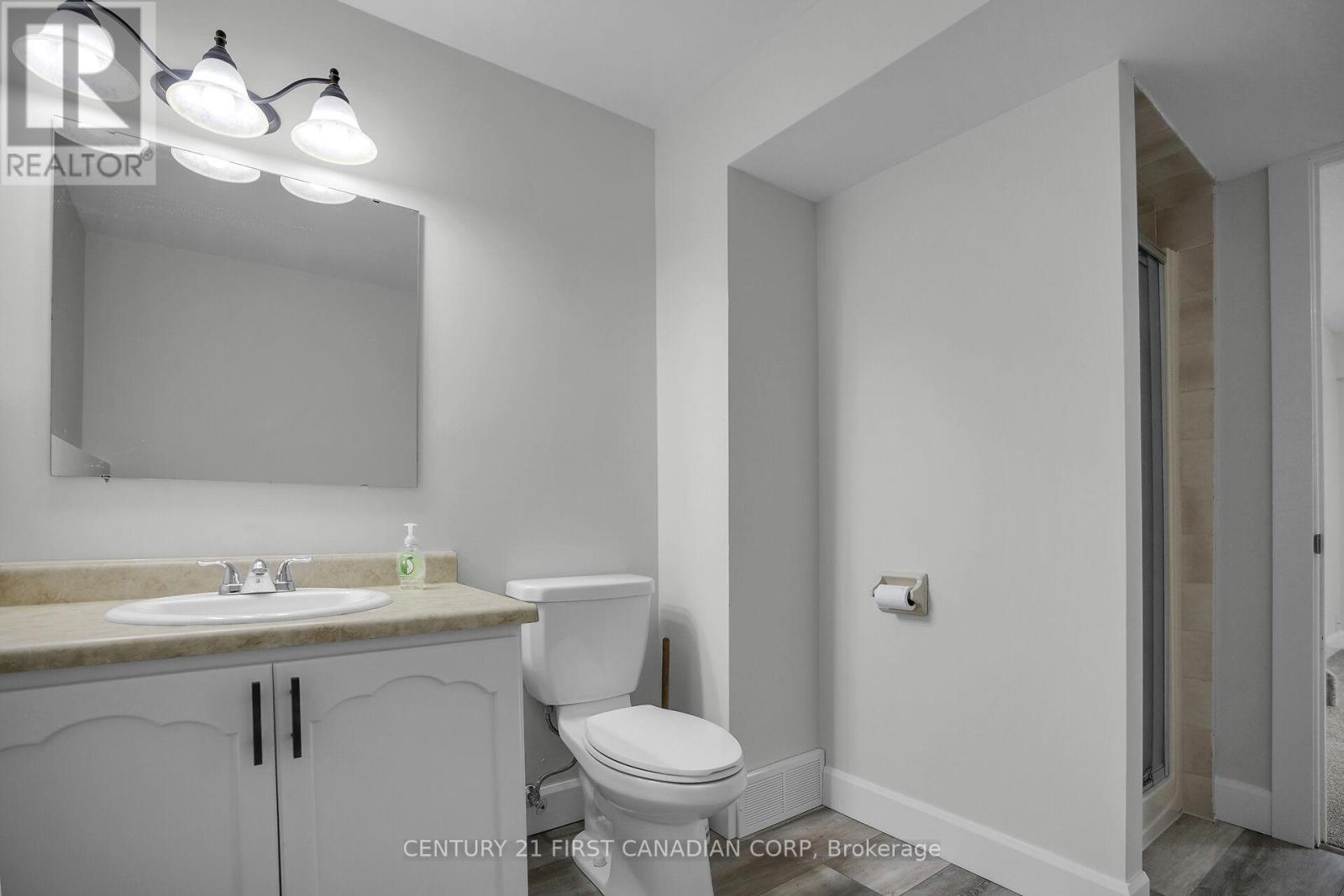 214 Portsmouth Crescent E, London East, Ontario  N5V 4C9 - Photo 21 - X12542294