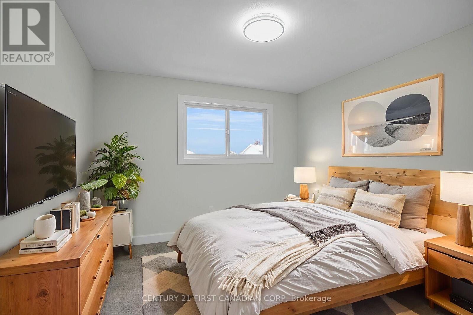 214 Portsmouth Crescent E, London East, Ontario  N5V 4C9 - Photo 26 - X12542294