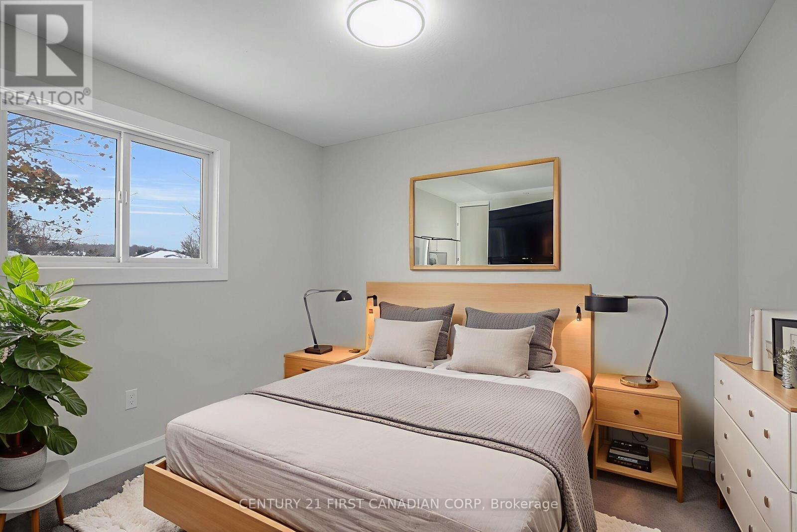 214 Portsmouth Crescent E, London East, Ontario  N5V 4C9 - Photo 32 - X12542294