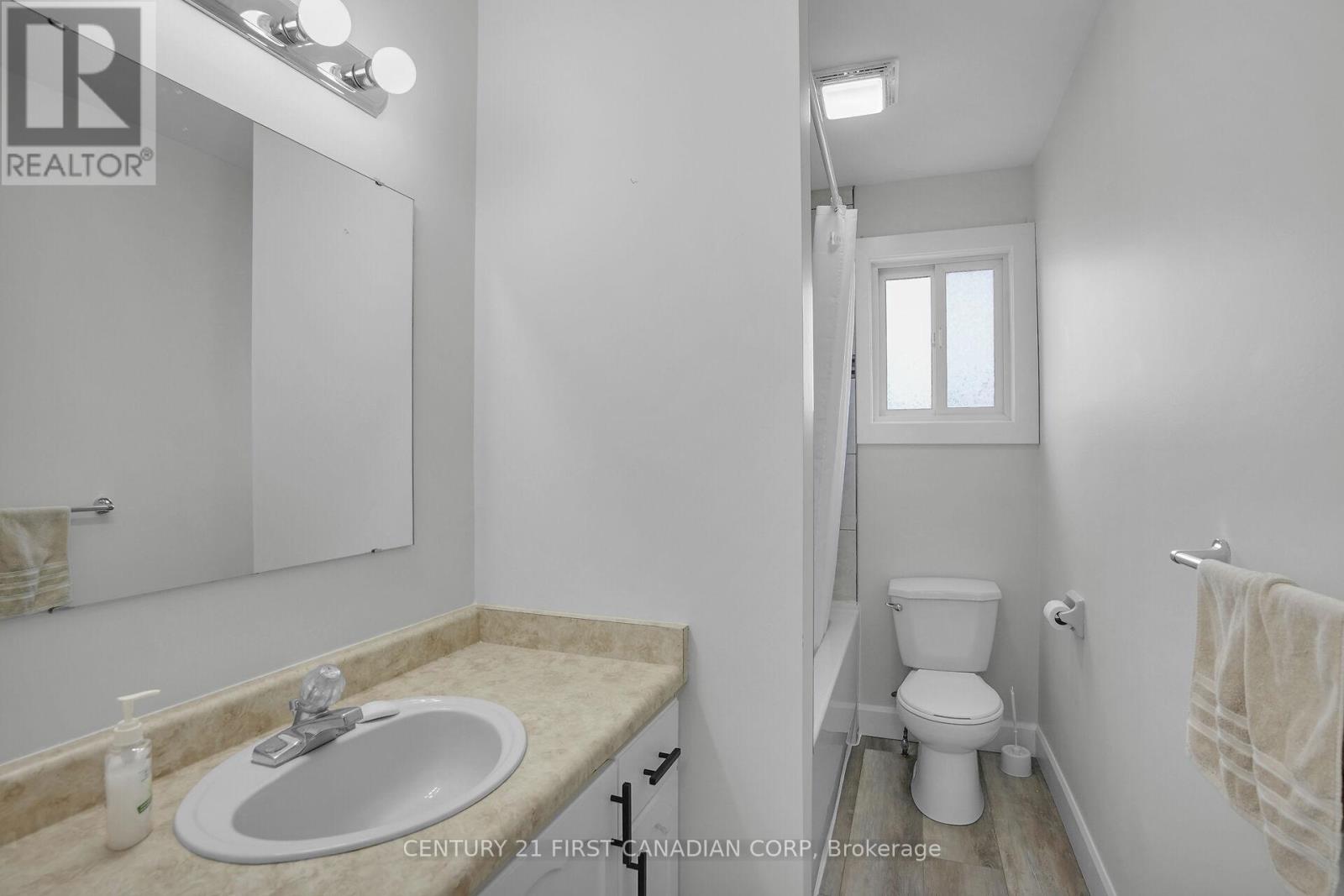 214 Portsmouth Crescent E, London East, Ontario  N5V 4C9 - Photo 33 - X12542294