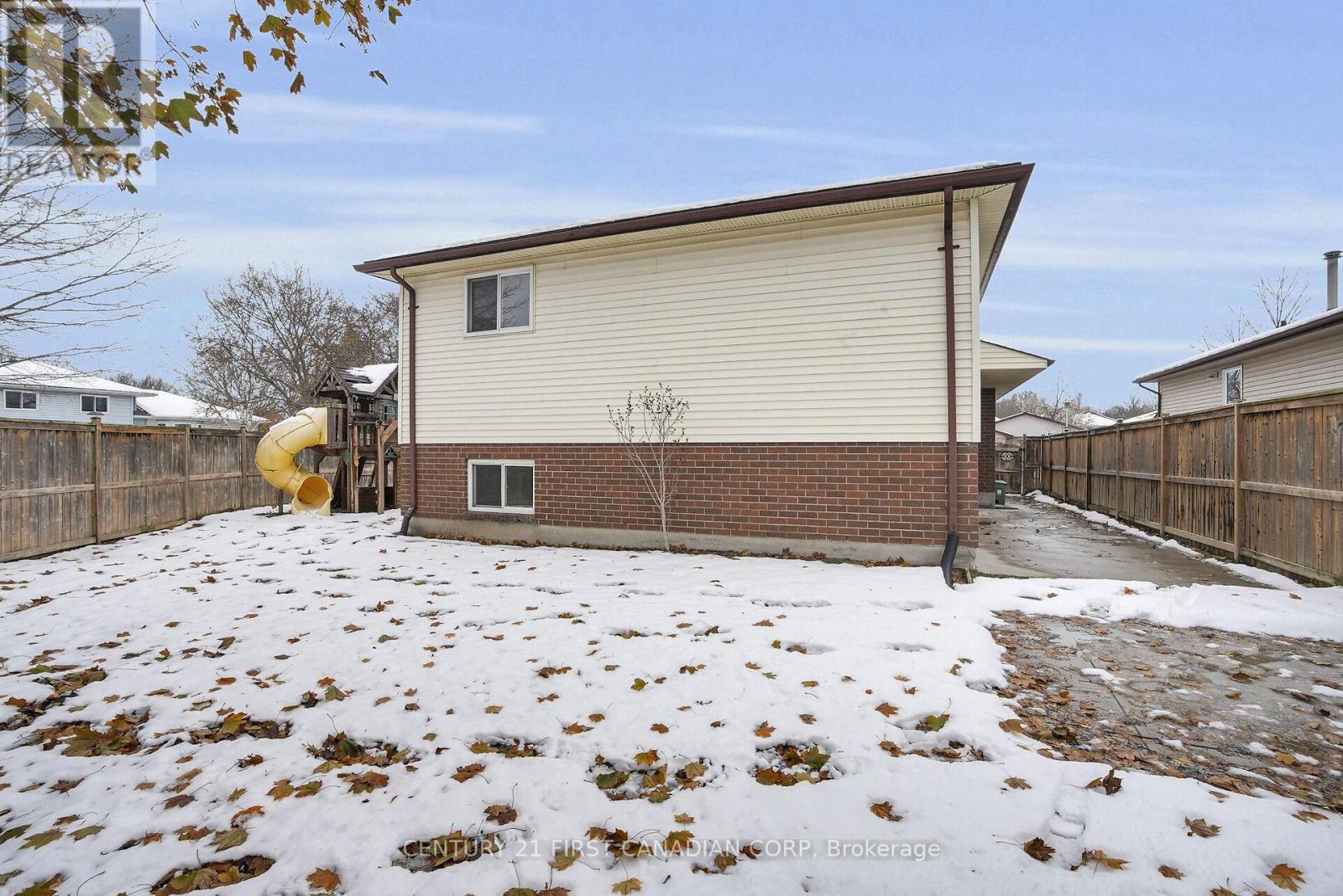 214 Portsmouth Crescent E, London East, Ontario  N5V 4C9 - Photo 37 - X12542294