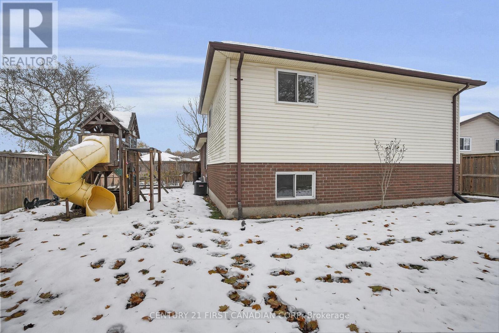 214 Portsmouth Crescent E, London East, Ontario  N5V 4C9 - Photo 38 - X12542294