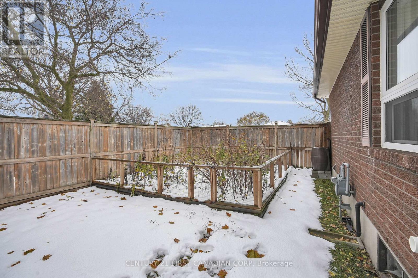 214 Portsmouth Crescent E, London East, Ontario  N5V 4C9 - Photo 41 - X12542294