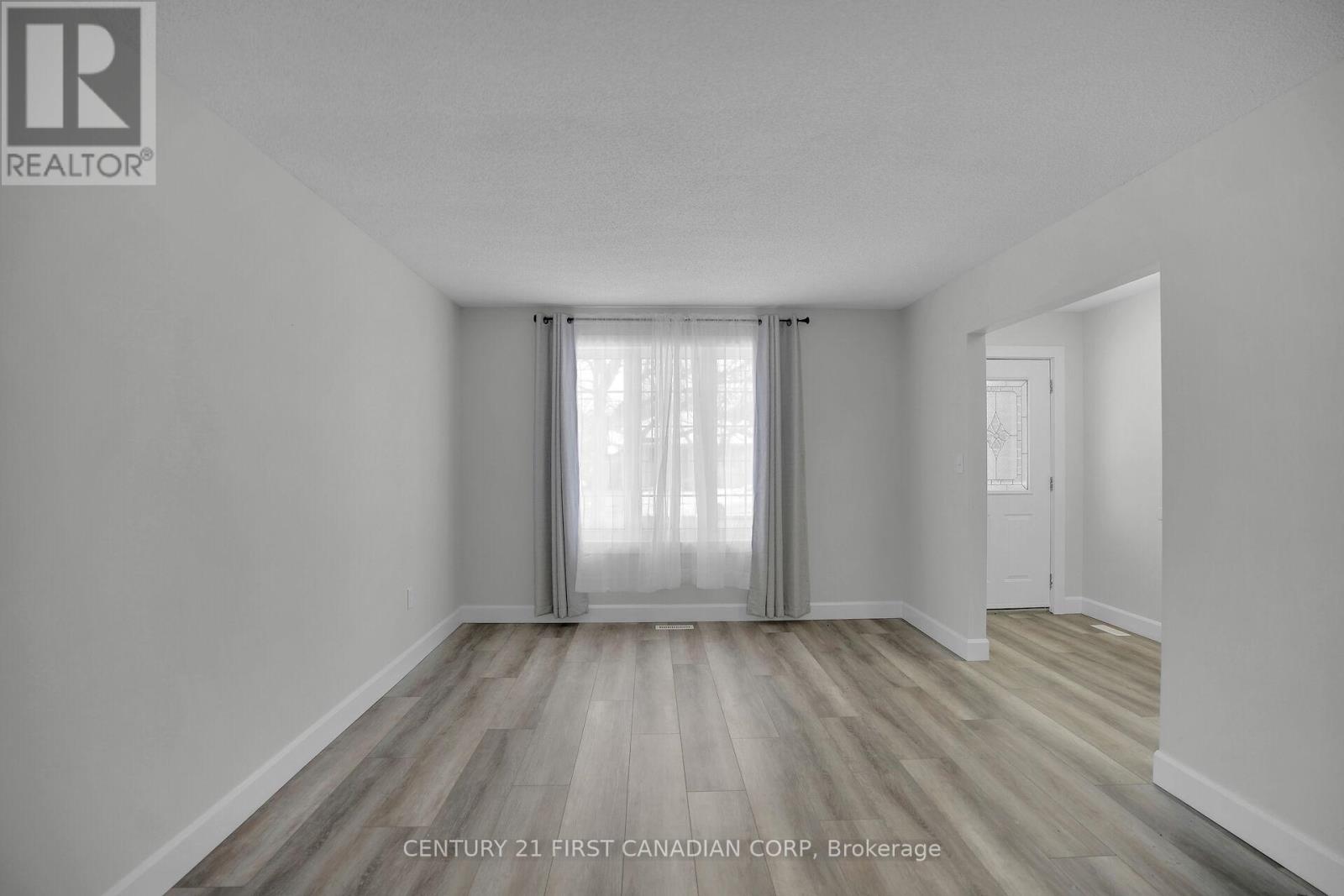 214 Portsmouth Crescent E, London East, Ontario  N5V 4C9 - Photo 8 - X12542294