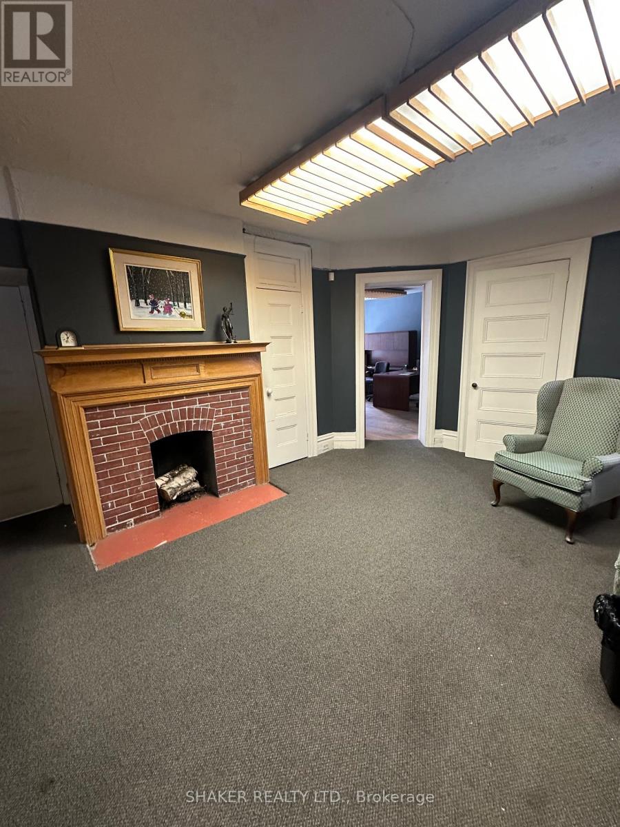 136 Lewis Street, Ottawa, Ontario K2P 0S7 - Photo 5 - X12542210