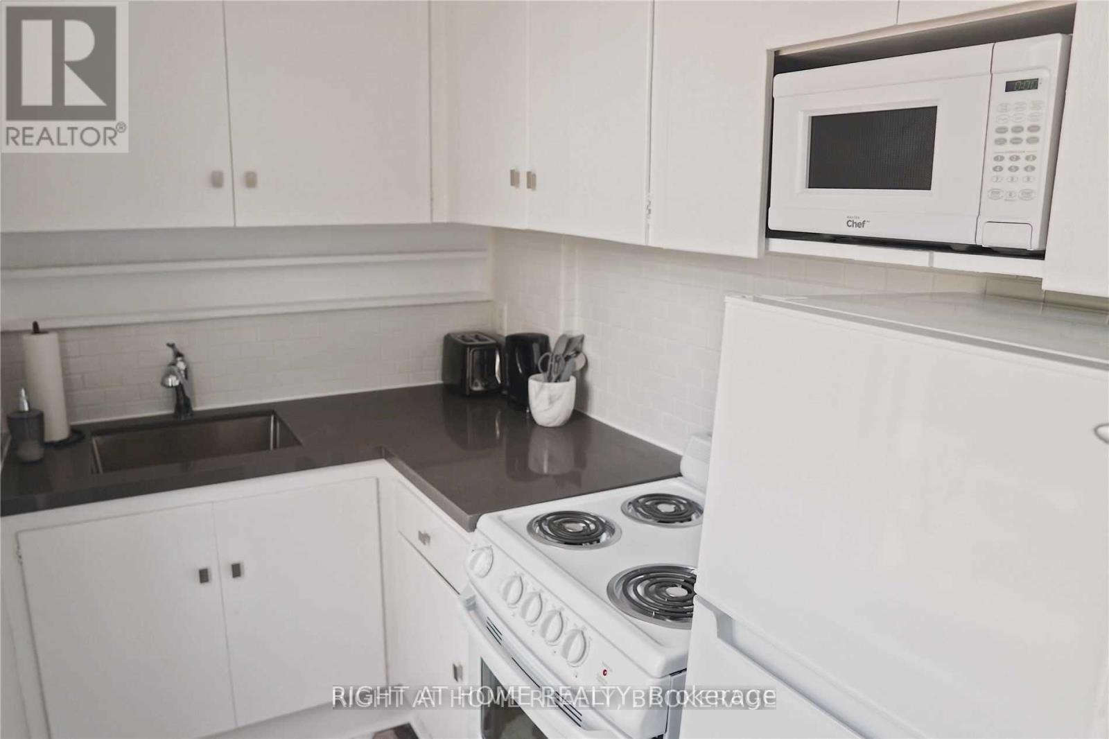 1 - 164 Trafalgar Road, Oakville, Ontario  L6J 3G6 - Photo 5 - W12541956