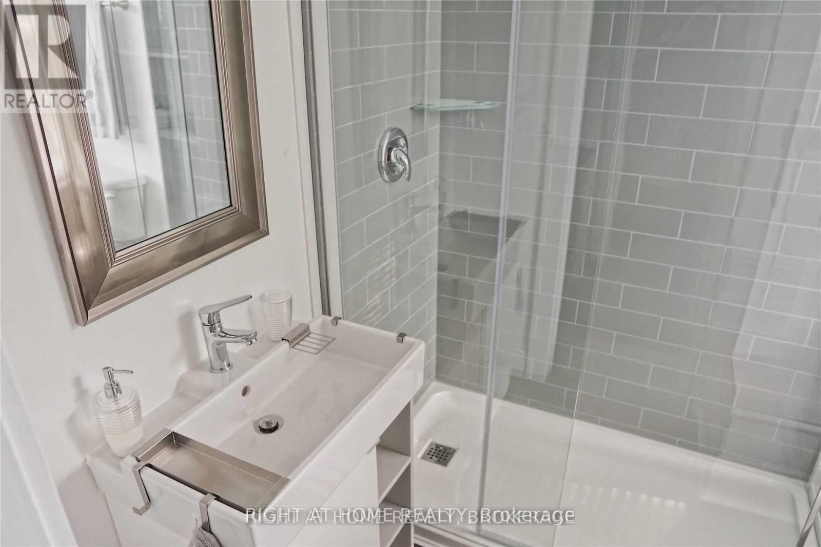 1 - 164 Trafalgar Road, Oakville, Ontario  L6J 3G6 - Photo 8 - W12541956