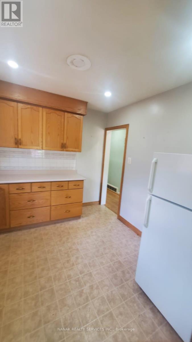 24 Alhart Drive, Toronto, Ontario  M9V 2M9 - Photo 10 - W12541992