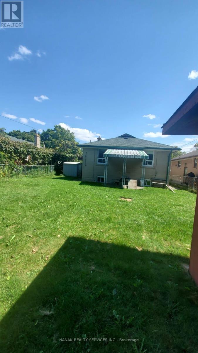 24 Alhart Drive, Toronto, Ontario  M9V 2M9 - Photo 18 - W12541992