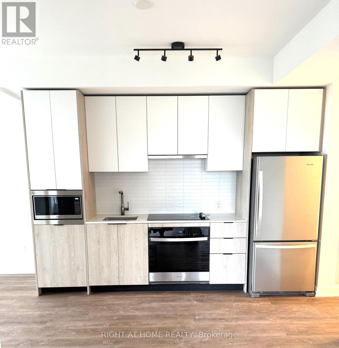 414 - 1007 The Queensway, Toronto, Ontario  M8Z 6C7 - Photo 4 - W12542000