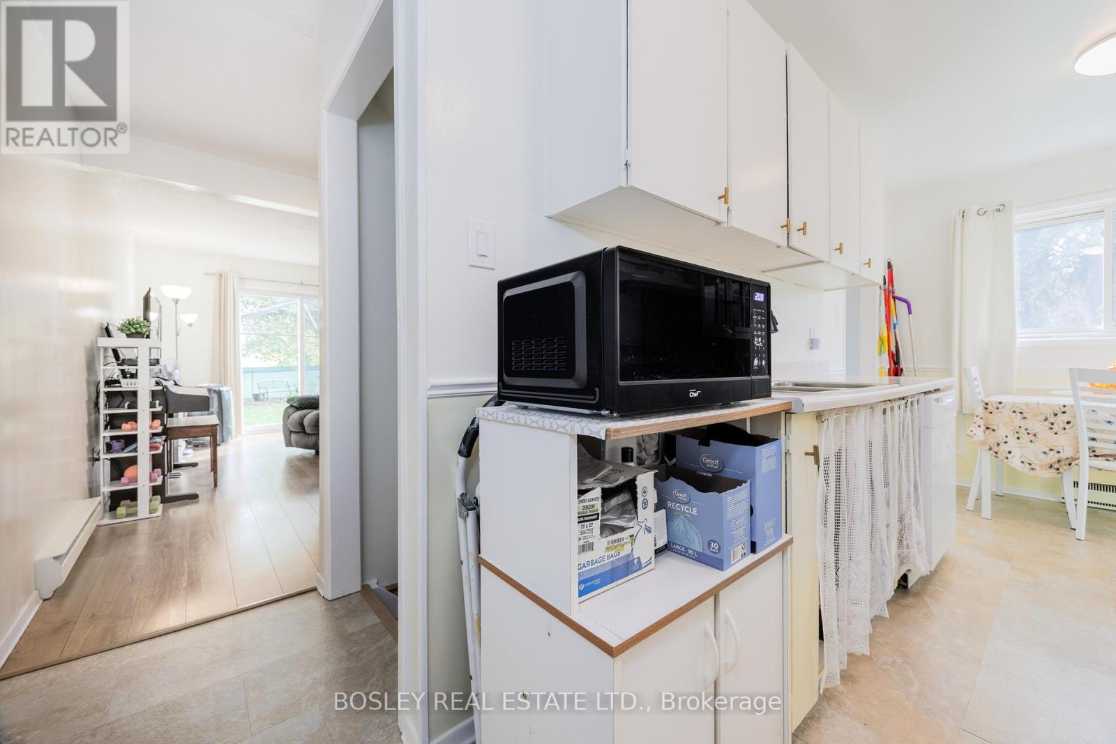 16 Grand River Court, Brampton, Ontario  L6S 2J8 - Photo 10 - W12542004