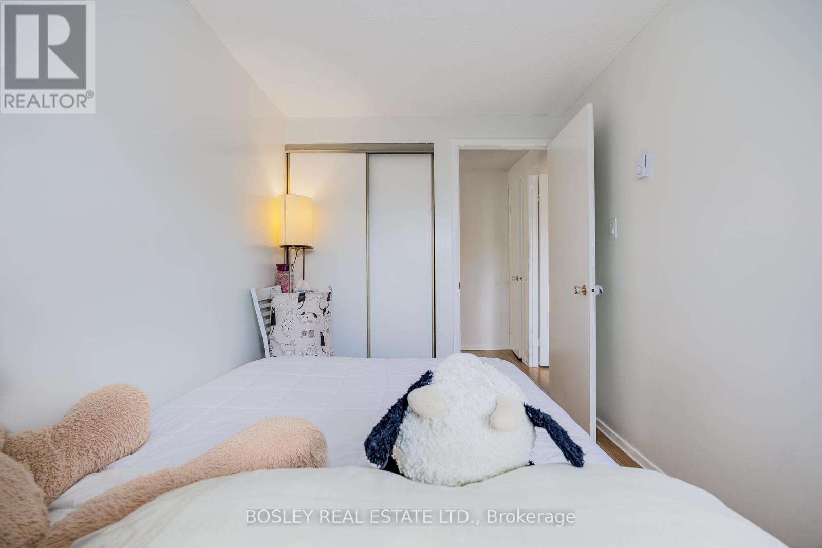 16 Grand River Court, Brampton, Ontario  L6S 2J8 - Photo 19 - W12542004