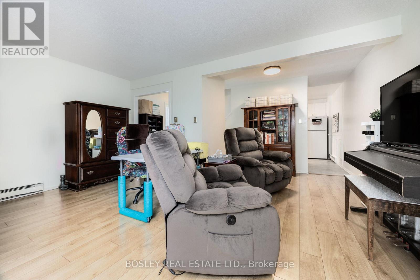 16 Grand River Court, Brampton, Ontario  L6S 2J8 - Photo 2 - W12542004