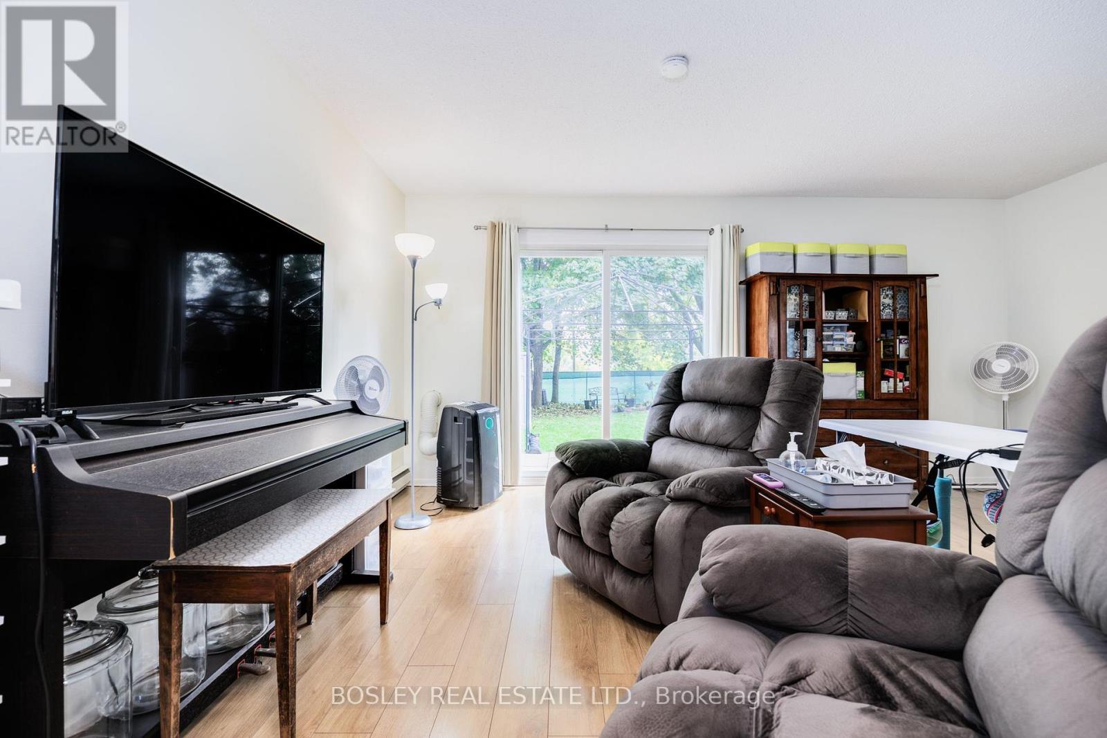 16 Grand River Court, Brampton, Ontario  L6S 2J8 - Photo 5 - W12542004