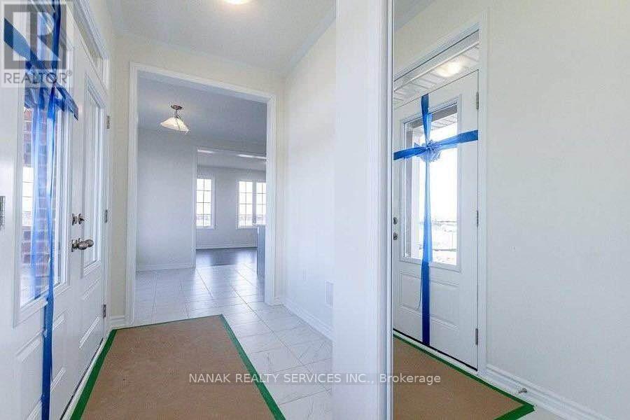 583 Queen Mary Drive, Brampton, Ontario L7A 5H3 - Photo 11 - W12542030