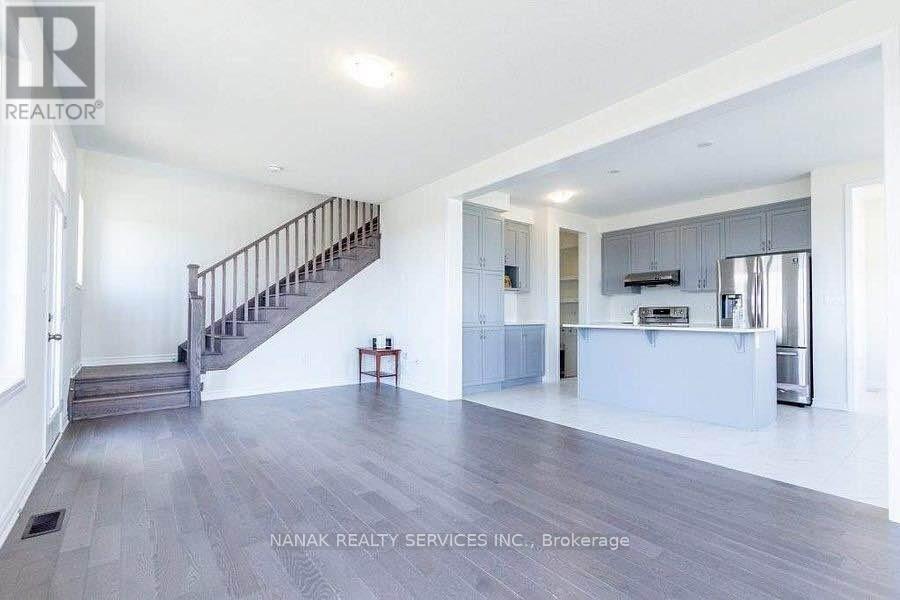 583 Queen Mary Drive, Brampton, Ontario L7A 5H3 - Photo 3 - W12542030