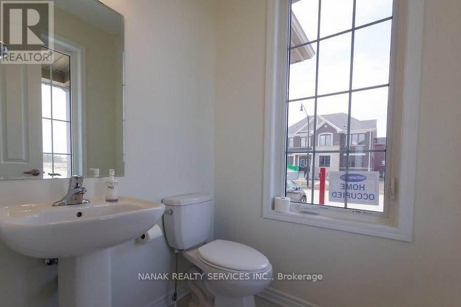 583 Queen Mary Drive, Brampton, Ontario L7A 5H3 - Photo 7 - W12542030