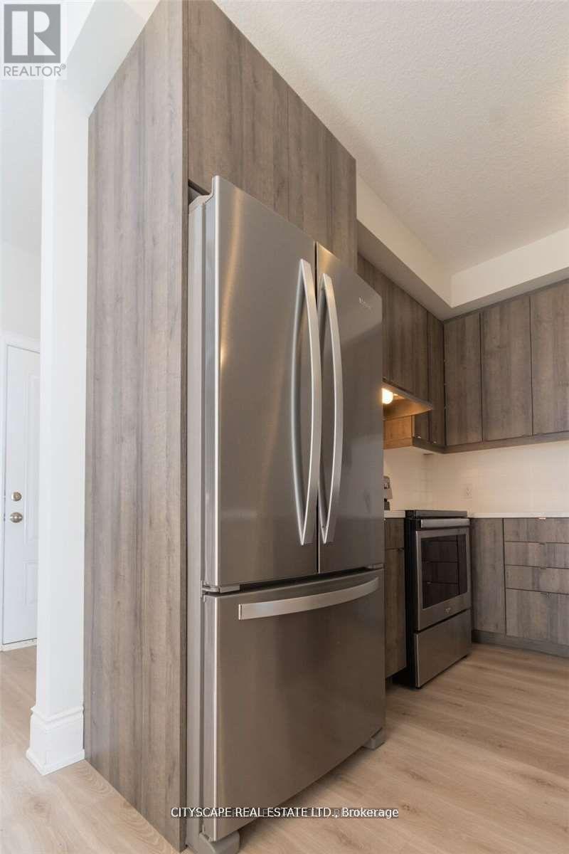 579 Wedgewood Drive, Burlington, Ontario  L7L 0J9 - Photo 13 - W12542044