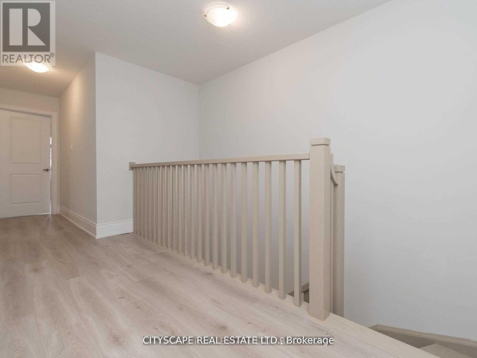 579 Wedgewood Drive, Burlington, Ontario  L7L 0J9 - Photo 17 - W12542044