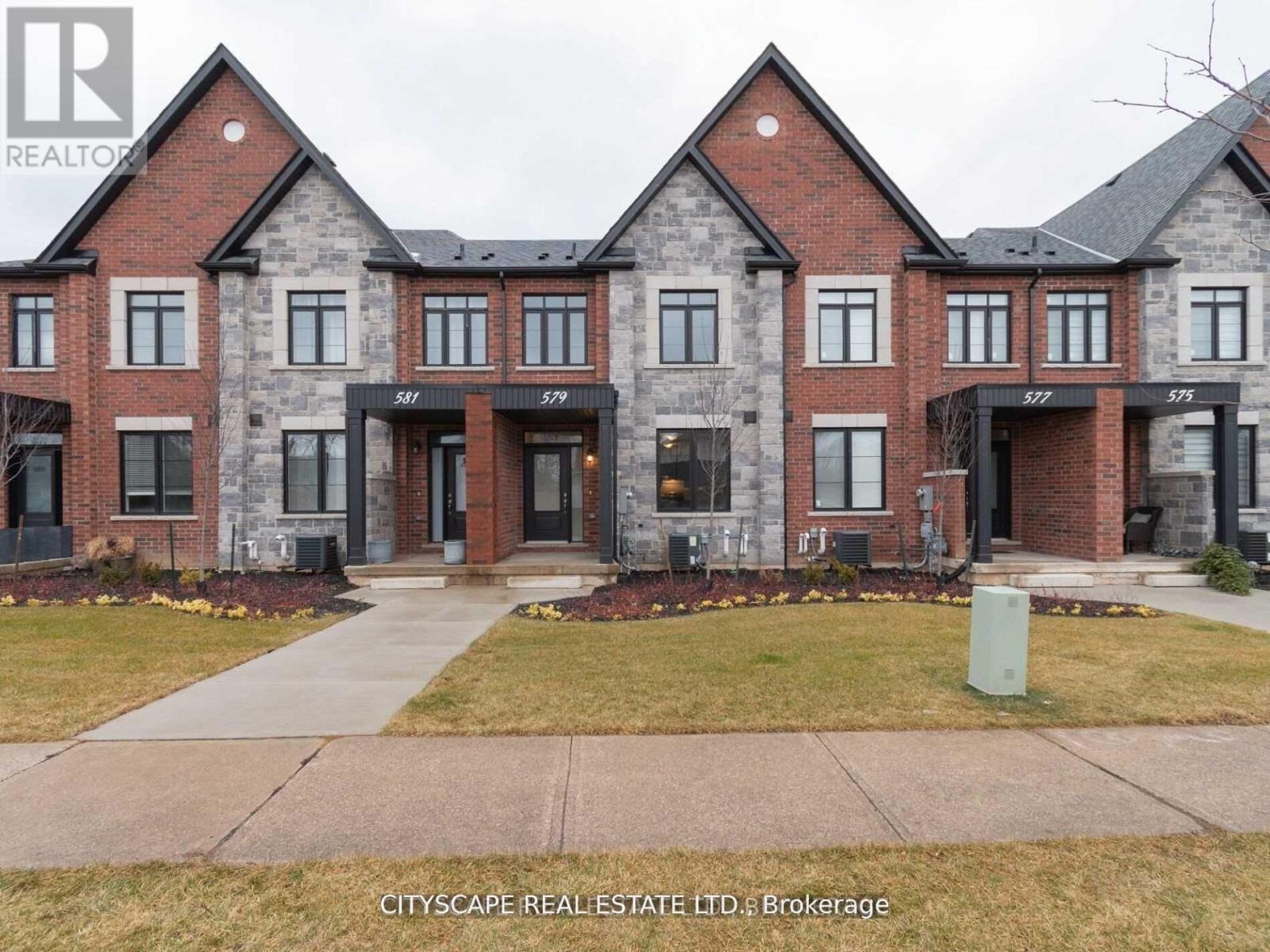 579 Wedgewood Drive, Burlington, Ontario  L7L 0J9 - Photo 2 - W12542044