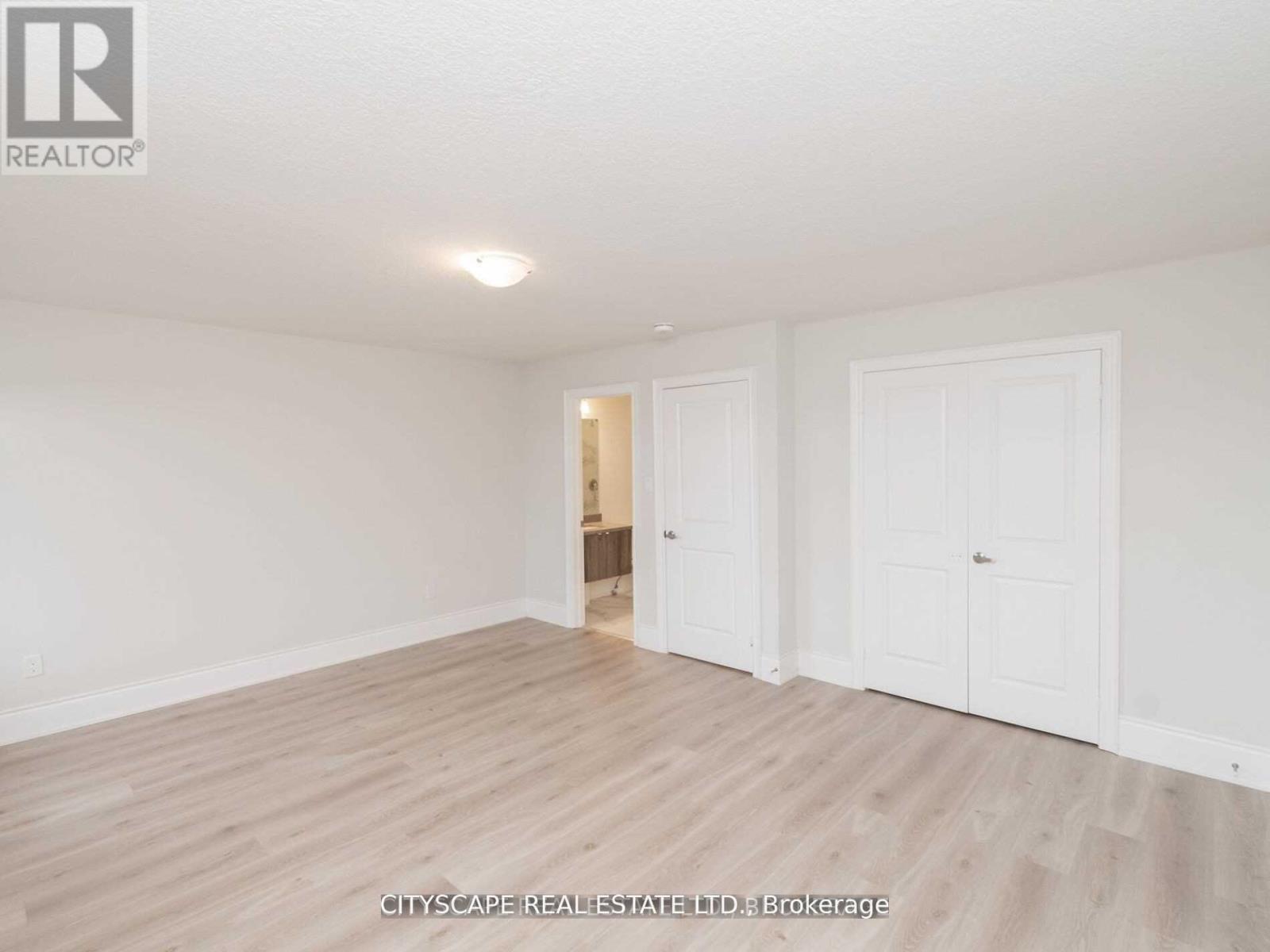 579 Wedgewood Drive, Burlington, Ontario  L7L 0J9 - Photo 20 - W12542044