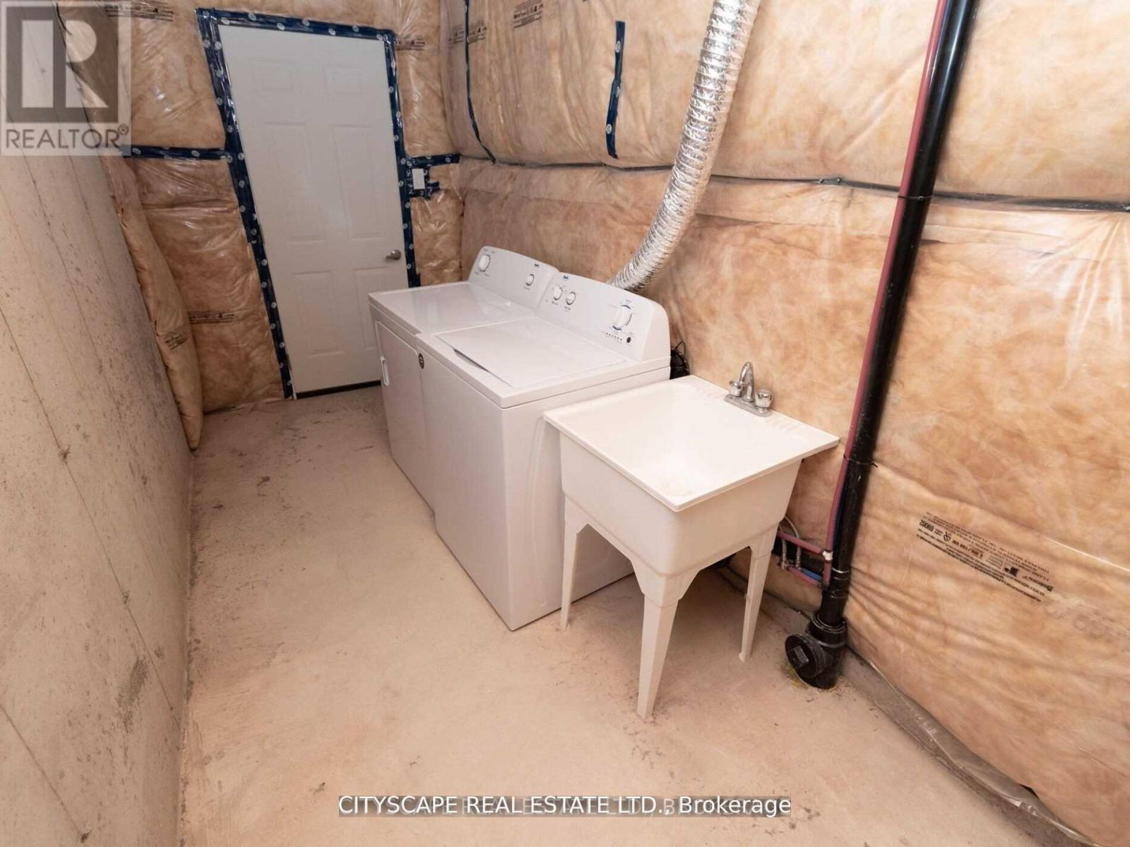 579 Wedgewood Drive, Burlington, Ontario  L7L 0J9 - Photo 35 - W12542044