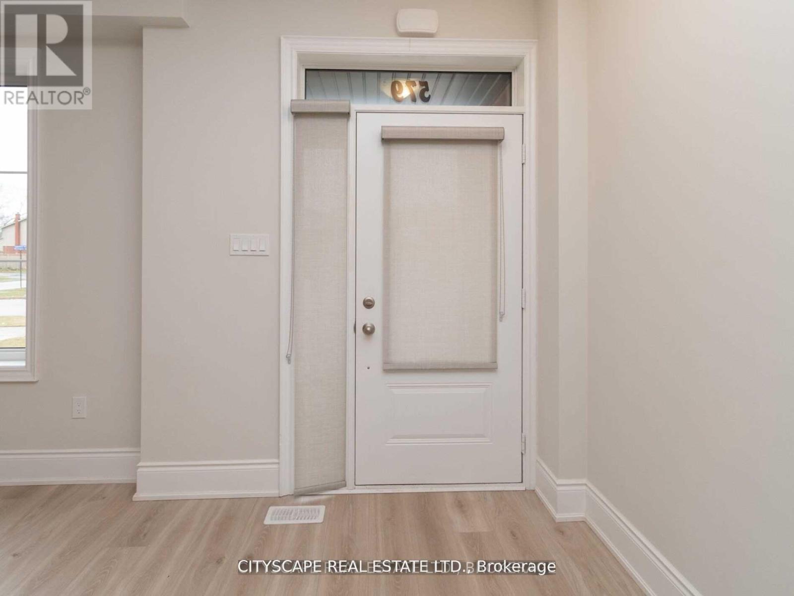 579 Wedgewood Drive, Burlington, Ontario  L7L 0J9 - Photo 6 - W12542044