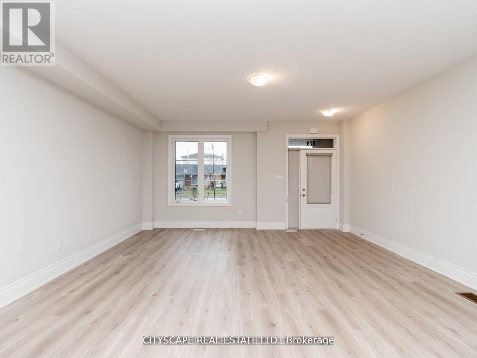 579 Wedgewood Drive, Burlington, Ontario  L7L 0J9 - Photo 8 - W12542044