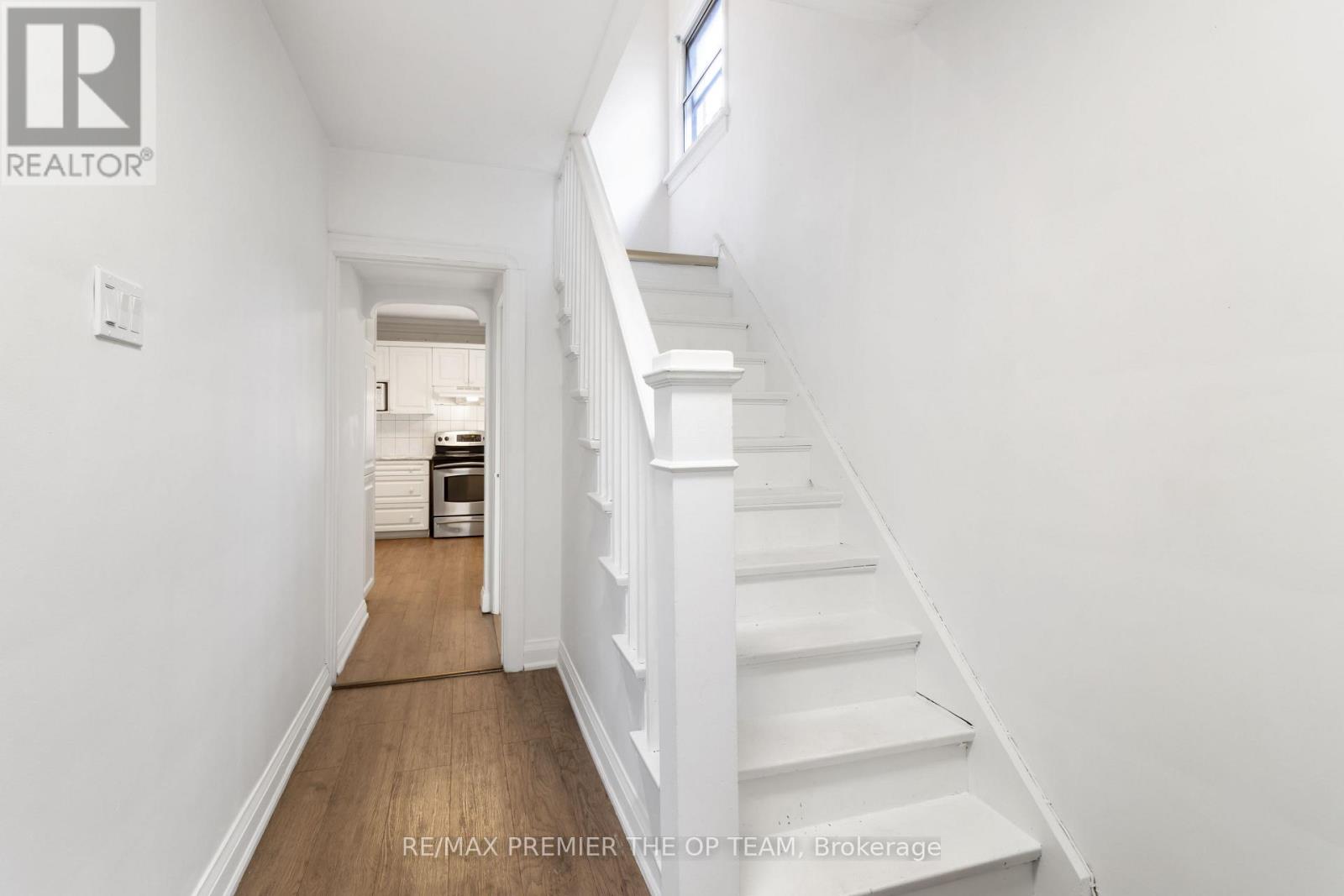 65 Long Branch Avenue, Toronto, Ontario  M8W 3J3 - Photo 10 - W12542046