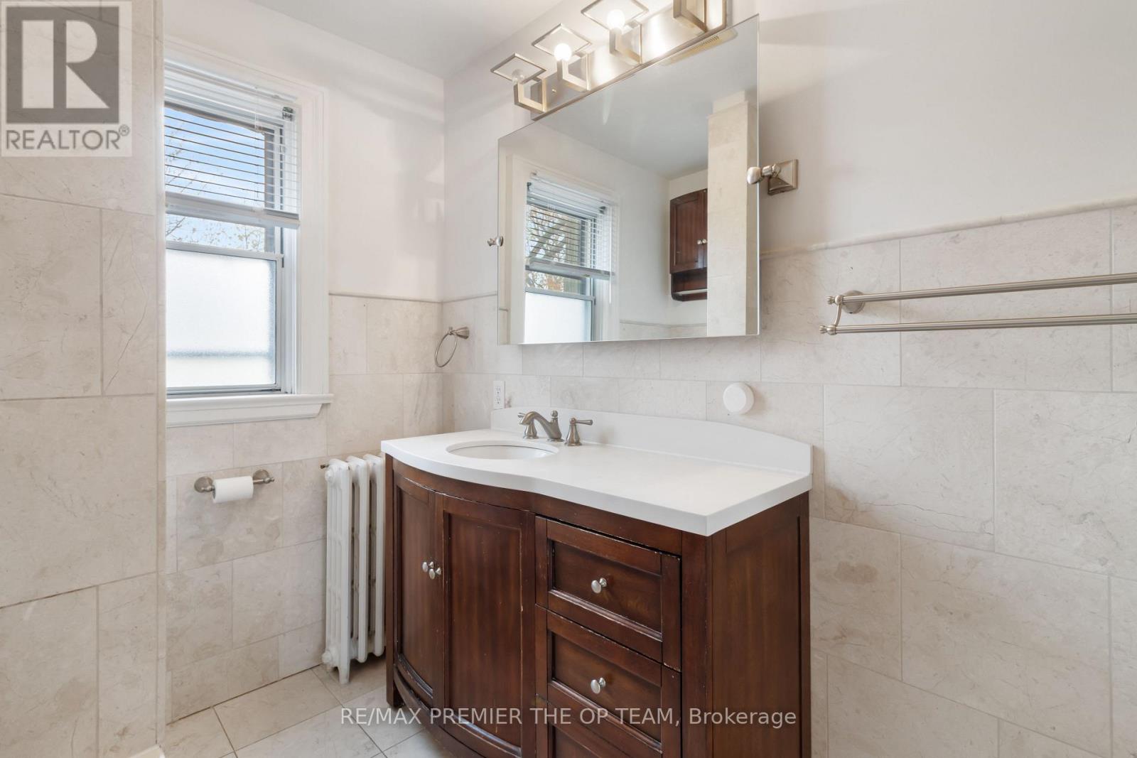 65 Long Branch Avenue, Toronto, Ontario  M8W 3J3 - Photo 12 - W12542046