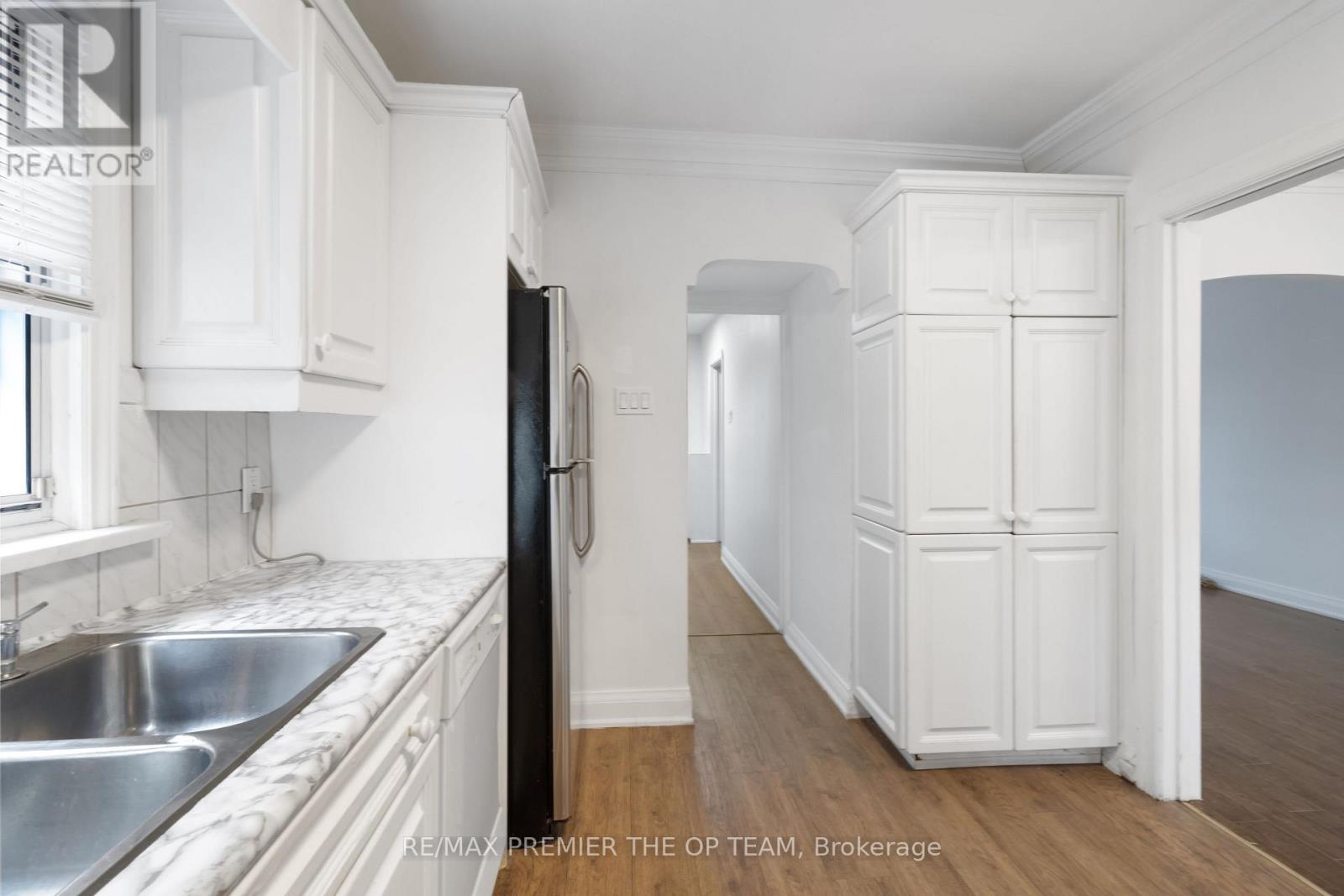 65 Long Branch Avenue, Toronto, Ontario  M8W 3J3 - Photo 17 - W12542046