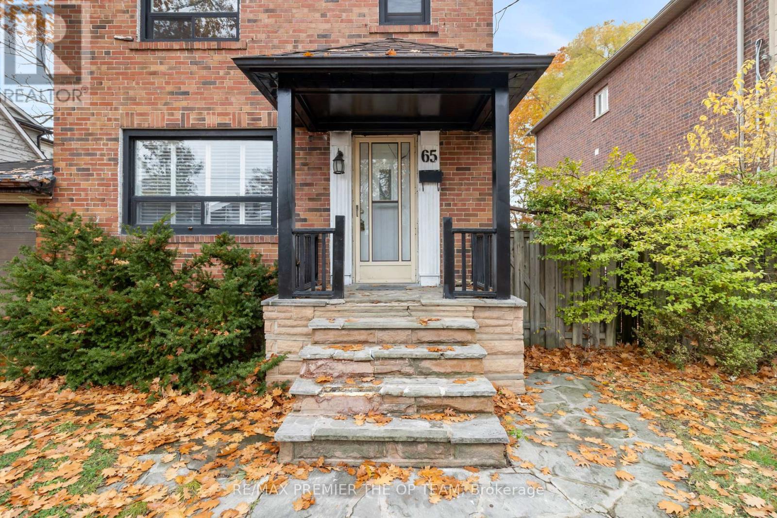 65 Long Branch Avenue, Toronto, Ontario  M8W 3J3 - Photo 3 - W12542046