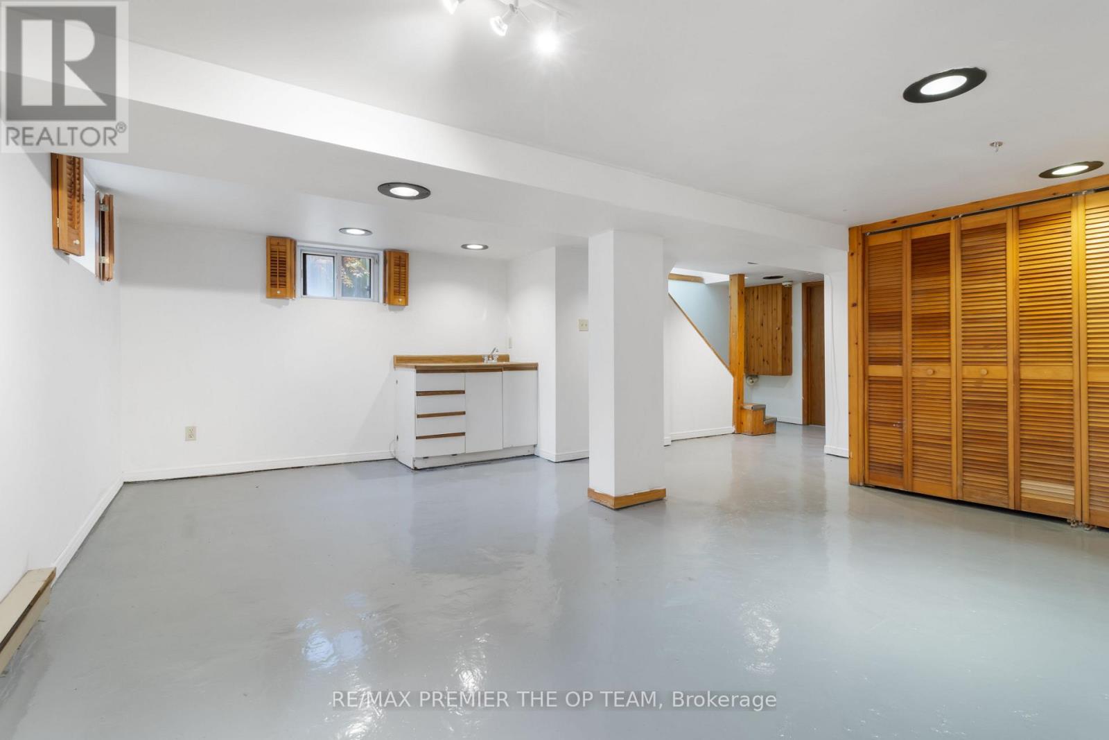 65 Long Branch Avenue, Toronto, Ontario  M8W 3J3 - Photo 33 - W12542046