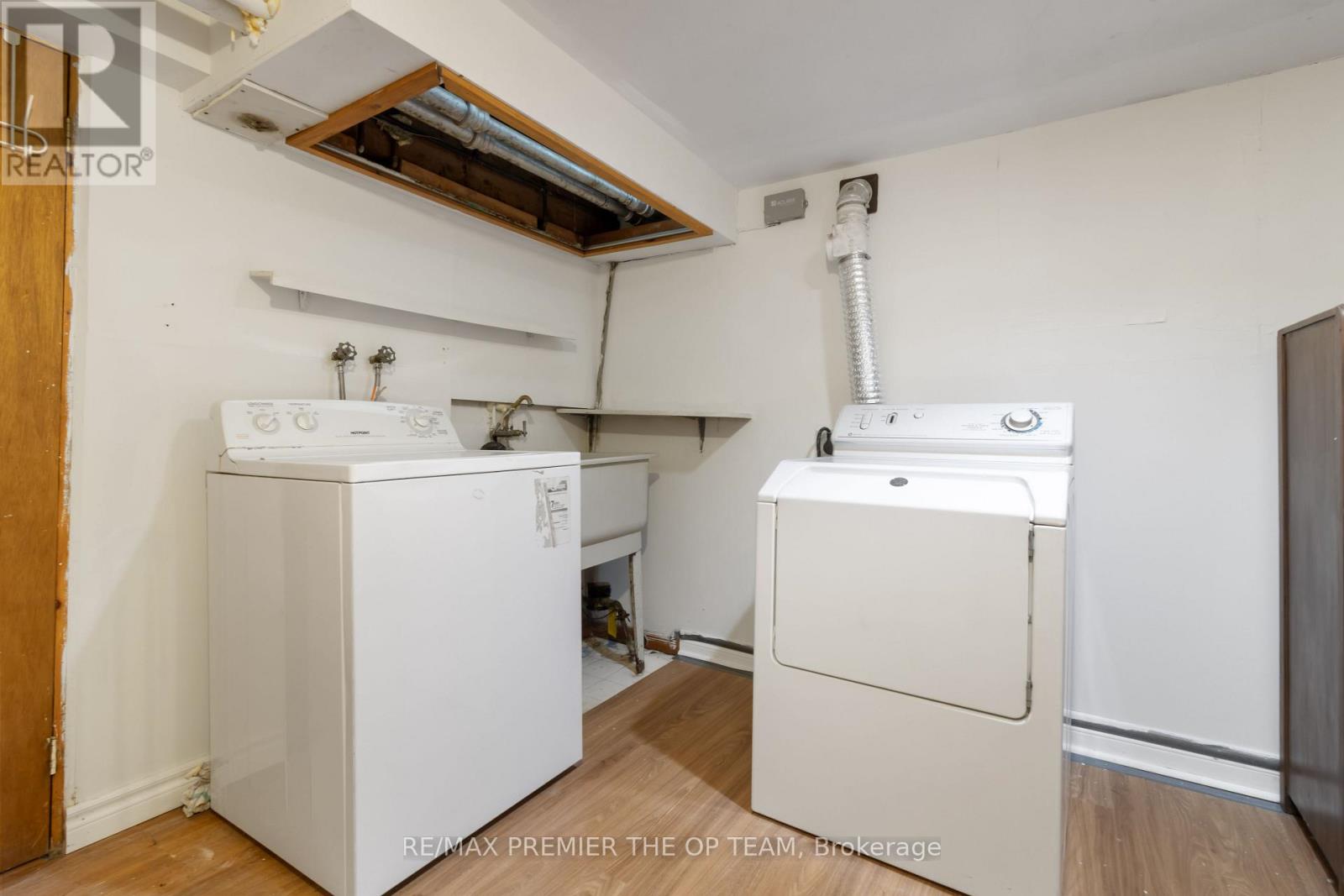 65 Long Branch Avenue, Toronto, Ontario  M8W 3J3 - Photo 35 - W12542046