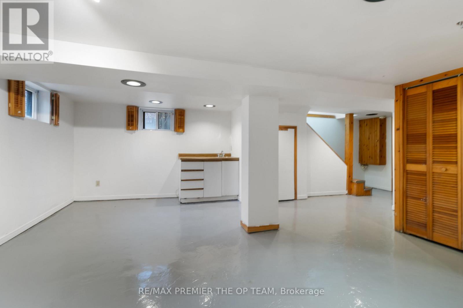 65 Long Branch Avenue, Toronto, Ontario  M8W 3J3 - Photo 37 - W12542046