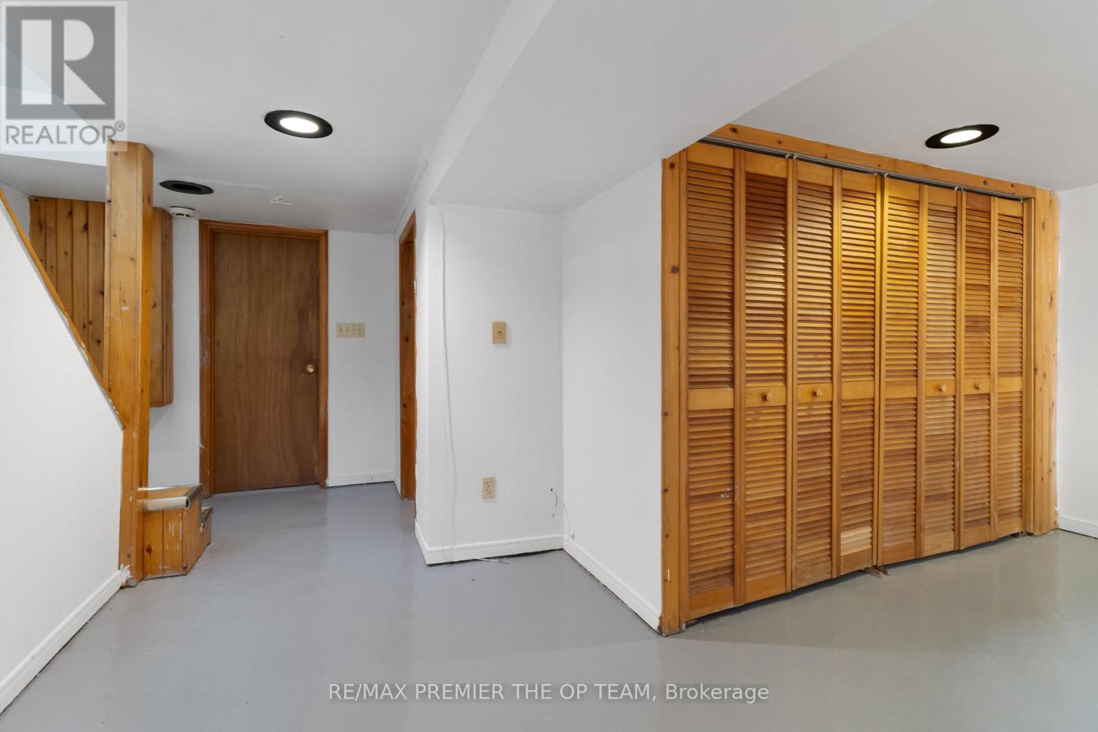 65 Long Branch Avenue, Toronto, Ontario  M8W 3J3 - Photo 40 - W12542046