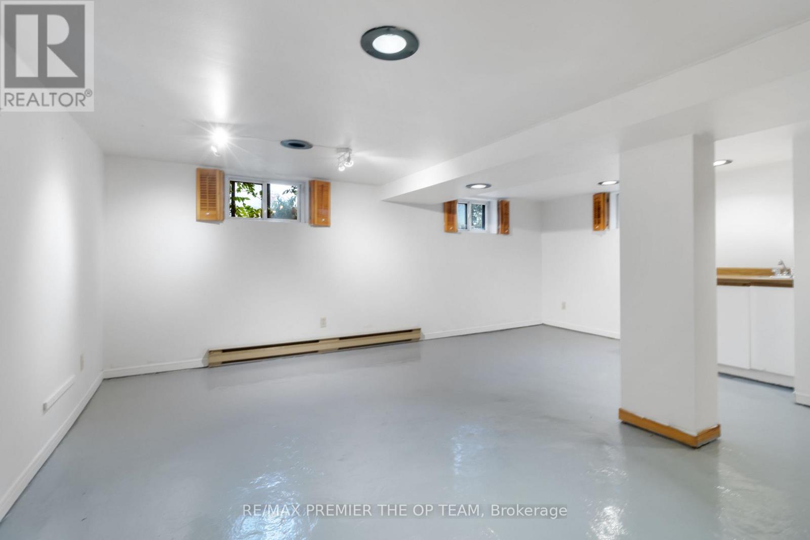 65 Long Branch Avenue, Toronto, Ontario  M8W 3J3 - Photo 45 - W12542046